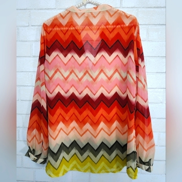 Banana Republic Semi Sheer Earth Toned Chevron Top Shirt Blouse Size Medium - Picture 6 of 9